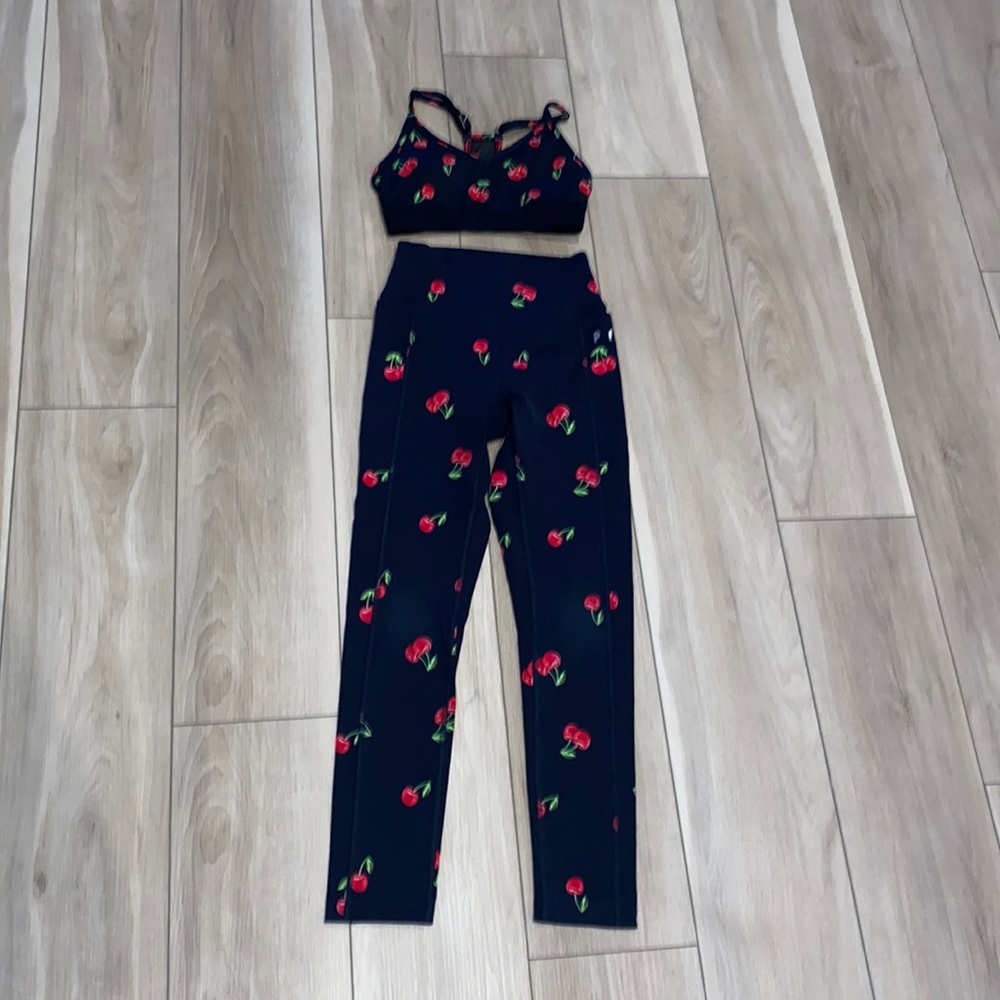 VGUC Victoria’s Secret PINK 2 Piece Athletic Outfit Set Size XS X-Small Cherry